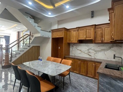 Bán nhà 2 tầng đẹp,nhà mới 100,full nội thất,đường nhựa 13m,gần chiêu liêu 2