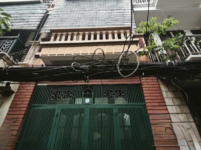Cần cho thuê  ngõ 1 thái hà 45m2 x 4 tầng, 4pn, 3 wc 20 triệu/tháng 0