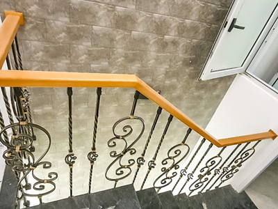 Cho thuê nhà mới, lô góc, hoàng cầu, thang máy  vỉa hè 120m2  4t- 48 tr 2