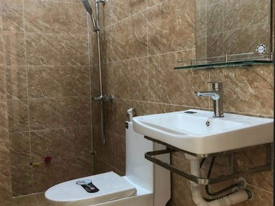 Tôi cho thuê nhà mới, hai cửa đi ,vỉa hè, 116m2- 5t, chùa láng 44 tr 2