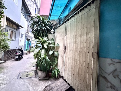 Bán nhà đường đoàn văn bơ- cách 10m ra đường đoàn văn bơ- thông ra hoàng diệu gần trường đại học 2