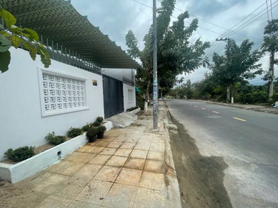 Bán nhà hẻm đặng tất   gần biển, 217m    giá chỉ 12 ty 00 mọi thông tin liên hệ e 0