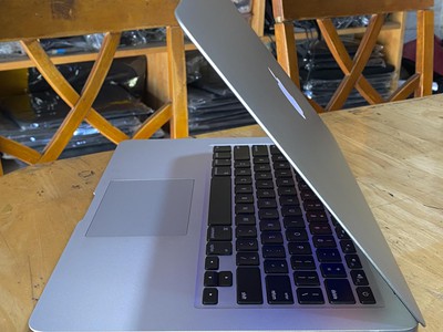 Macbook Air 2017 Core i5 ram 8GB SSD 128GB Màn 13.3 Inch Full HD Pin 3-4h Máy Đẹp 3