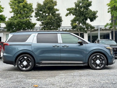 New  KIA Carnival xanh d2u 0