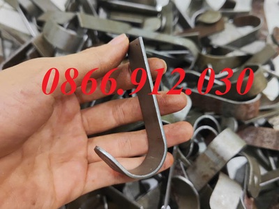 Tại sao nên sử dụng móc treo cặp học sinh trong thiết kế bàn học sinh 4