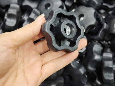 Ứng dụng đa dạng của núm vặn ren trong M8 trong đời sống và công nghiệp 4