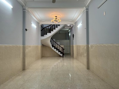 Bán nhà 2 tầng đường Bùi Quang Là, Dt 50m2- sát HXH- Giá hơn 4 tỷ 1