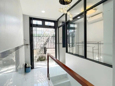 Nhà mới lệch tầng full nội thất bán âu dương lân p3q8 4