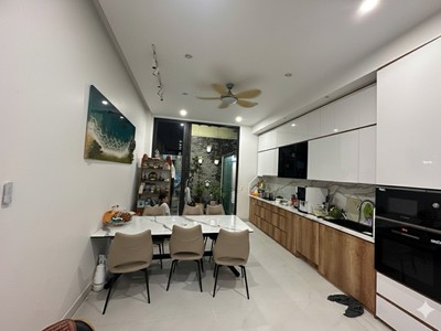Hẻm tải   giáp aeon   sát mặt tiền   74m nở hậu   4 tầng   4pn chỉ 8.x 2