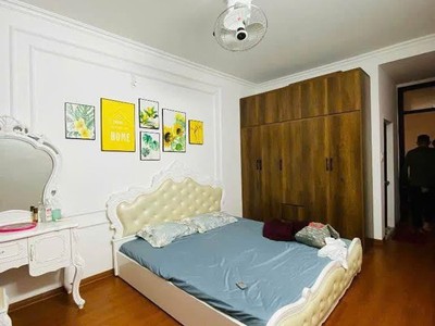 Cô hoà sống một mình trong căn nhà tân mai rộng quá, giờ muốn bán để chuyển về ở cùng con gái.  dt 2