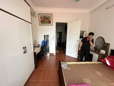 Bán nhà phố xốm 48m , 4 tầng, 2 thoáng, ngõ đẹp gần phố, lô góc, nhà mới kinh doanh ở ngay. 2
