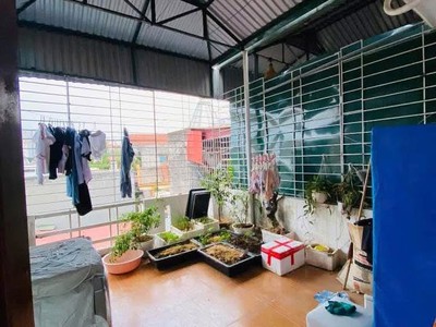 Cô hoà sống một mình trong căn nhà tân mai rộng quá, giờ muốn bán để chuyển về ở cùng con gái.  dt 3