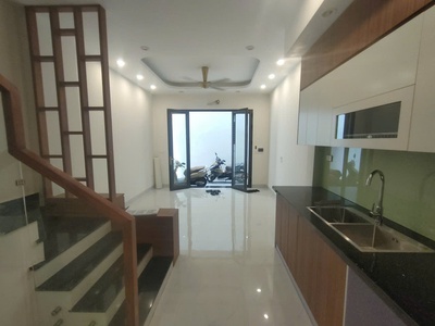 Bán nhà lạc long quân - tây hồ, dt75m2, mt4.8m, gần hồ tây lộng gió  chỉ 11.3 tỷ 4