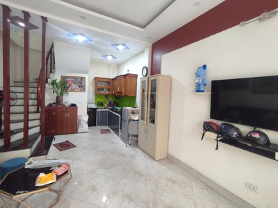 Cho thuê nhà ngõ tam trinh, 5 tầng x 38m2, 3pn, 3 wc, 10 triệu/tháng 1