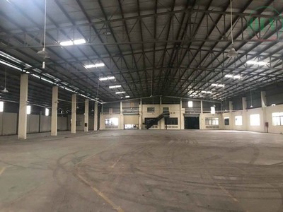 Cho thuê nhà kho 670M  đường Phùng Hưng   giá cực tốt chỉ 30 triệu/tháng  0