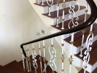 Nhà tôi cho thuê nhà hai cửa đi, mới, 98m2  4t  vỉa hè, duy tân-30 tr 2