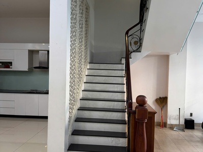 Cho thuê căn biệt thự đường 23, hiệp bình chánh, nhà xây 1 trệt 2 lầu, sân thượng. dt 8x15 3