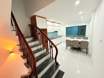 Nhà mới ở luôn 5 tầng  full nội thất -ô tô đỗ cổng   ngõ thông kẻ tạnh, long biên   giá 6.5 tỷ. 4