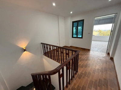Nhà mới ở luôn 5 tầng  full nội thất -ô tô đỗ cổng   ngõ thông kẻ tạnh, long biên   giá 6.5 tỷ. 3