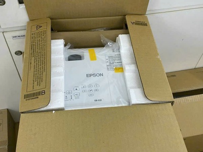 Máy chiếu Epson EB-E01  3LCD/ 3300 ANSI Lumens/ XGA  - máy chiếu giá rẻ HCM 2