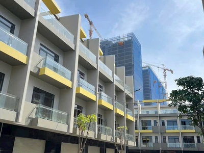 Bán nhà xây sẵn - có sổ,dt 65-94m2 1 triệt 2 lầu  sân thượng sổ hồng sẵn 7,9 tỷ 1
