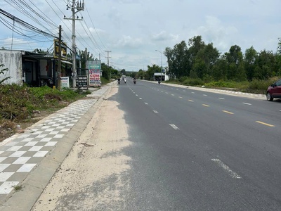 Bán 10m x 44m đất thổ cư mặt tiền nguyễn chí thanh, lagi giá ngộp 370tr/m ngang 0