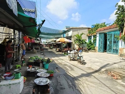  không thể tin nổi   mặt tiền chợ bình chánh chỉ hơn 9 tỷ : biệt thự nhà gỗ sân vườn  độc nhất vô 3