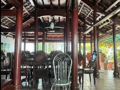  không thể tin nổi   mặt tiền chợ bình chánh chỉ hơn 9 tỷ : biệt thự nhà gỗ sân vườn  độc nhất vô 4