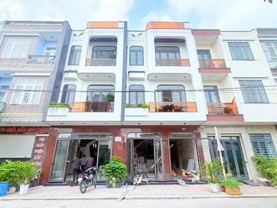 Bán Cặp Nhà Phố Hiện Đại Cao Cấp Phường Dĩ An TP. HCM 0