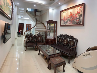 Cho thuê nhà riêng chính chủ tại Hoàng Đạo Thành  50mx4 tầng 5