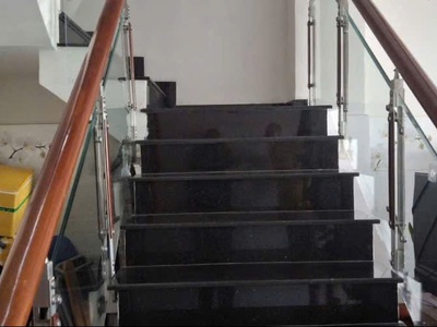 - nhà 2 tầng mặt tiền đường phan tứ, trục đường phố tây đi bộ, vài bước chân ra bãi tắm mỹ khê. 2