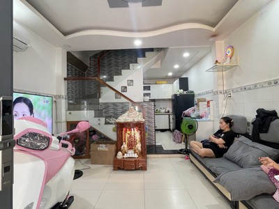 Nhỉnh 3 tỷ   gần tên lửa   32m2  4 x 8    2 phòng ngủ mới ở ngay 1