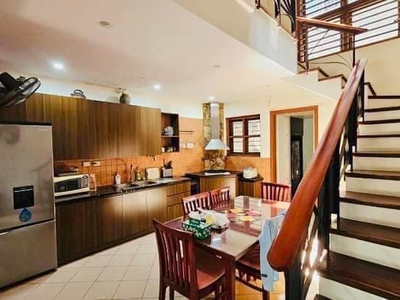 Siêu hiếm, bán nhà văn cao ô tô vào nhà, chỉ 17 tỷ 3