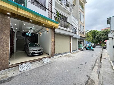 Chỉ 10,2 tỷ - 49m - bán nhà dân xây phố long biên lô góc hai mặt thoáng gara, ô tô tránh 1