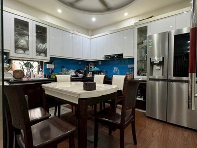 Nhà đẹp phân lô ô tô đỗ cửa ngọc lâm 40m2 x 5 tầng15.5 tỷ long biên- hà nội. 0