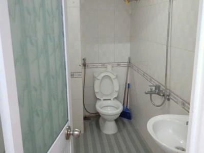 Nam hòa xuân, nhà c4 gác lửng, sau minh mạng và phước lan, đi xe đạp 5 phút ra bãi tắm sơn thủy. 4