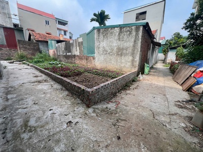 Cc em cần bán lô đất thôn nhuệ . đức thượng .hoài đức. hà nội. 53.4m lô góc cách khu vui trơi . hồ 3