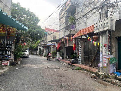Đất trung tâm thị trấn phùng   kinh doanh đỉnh   ô tô đỗ cửa, gần hồ điều hòa , nhỉnh 5 tỷ. 0