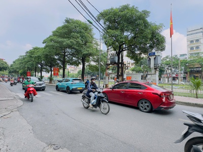 Bán nhà 6 tầng thang máy mới kính kong như ks 5sao oto đỗ cổng xuân đỉnh chỉ 18,5 tỷ 1