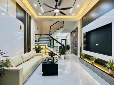 Bán nhà nguyễn văn cừ long biên, dân xây, oto,ngõ thông,42m nhỉnh 8 tỷ 0