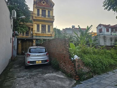 Đất đê vàng phúc lợi 106 m2 mặt tiền  6.5m 11 tỷ long biên hà nội.ô tô vào đất. 0