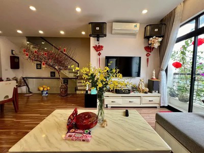 Nhà đẹp ô tô đỗ cửa lô góc ngọc thụy 60 m2 x 5 tầng 12 tỷ long biên hà nội. 2