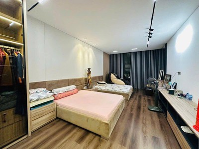 Khu vực hiếm nhà bán - phố thái thịnh - trung tâm đống đa - ô tô đỗ gần - vị trí đắc địa, 6 tầng 4