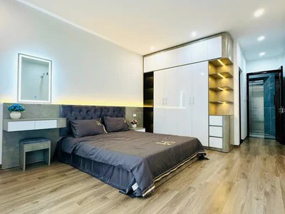 Nhà đẹp dân xây kiên cố 6 tầng thang máy ô tô đỗ cửa phố nguyễn văn linh 40m2 x 9.5 tỷ long biên hà 2