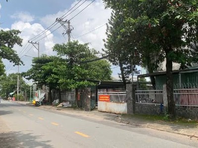 Lô đất mặt tiền đường 20m tân thới nhì, hóc môn, diện tích 2.300m2  20 x 115 , gần chợ hóc môn. 0