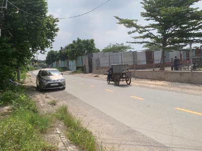 Lô đất mặt tiền đường 20m tân thới nhì, hóc môn, diện tích 2.300m2  20 x 115 , gần chợ hóc môn. 1