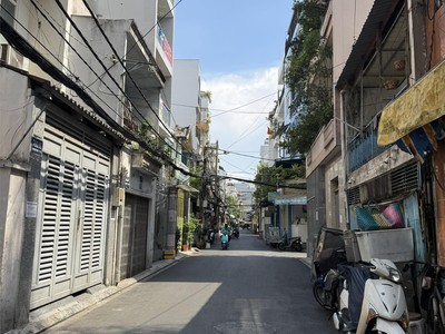 Bán nhà hxh cách mạng tháng tám, phường 4, tân bình  4,5 13 - 4 tầng 4