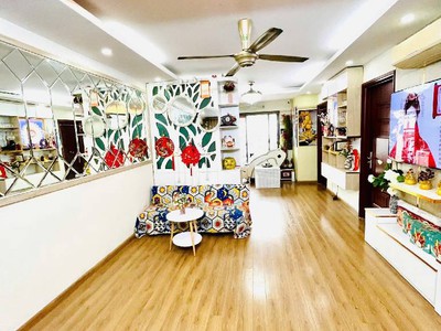 Tin thật 100  ch 71m2 x 2pn tại central field trung kính - ban công đông nam - nội thất 600 triệu 0