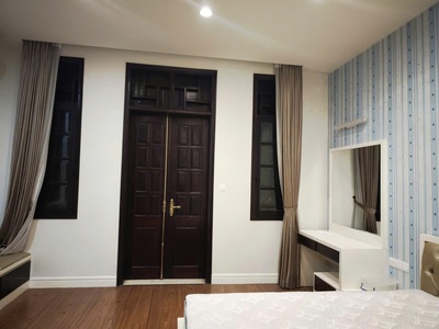 Hiếm  bán nhà khu liễu giai ô tô qua cửa, 5 tầng ở ngay, 64m chỉ 19 tỷ 2