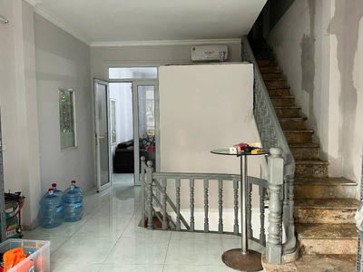 Cầu giấy  dt 42m giá 15,3 tỷ,ô tô đỗ cửa,cách phố 20m,kinh doanh 2